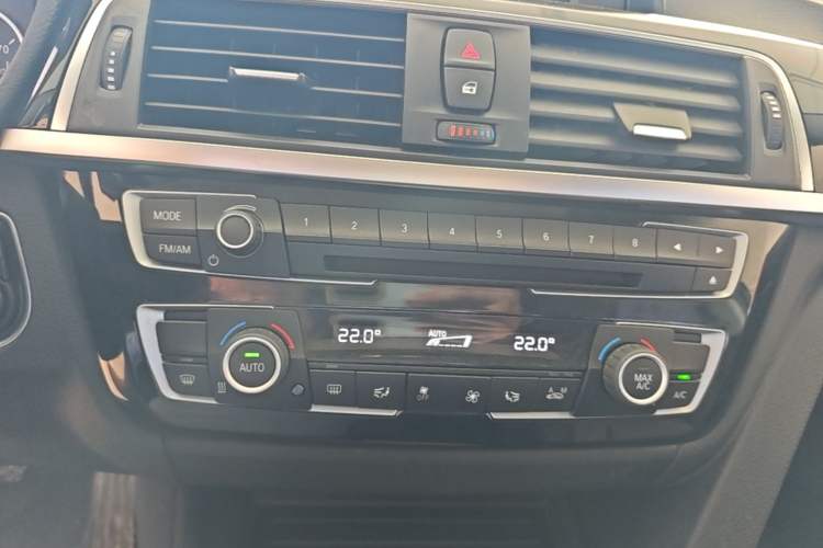 Used BMW 3 Series 2017 320Li Fashion Model Audio And AC Panel