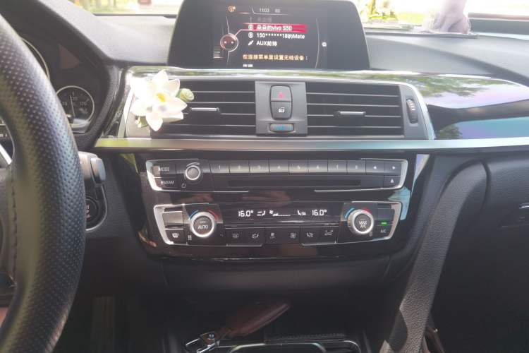 Used BMW 3 Series 2017 320Li M Sport Edition Audio And AC Panel