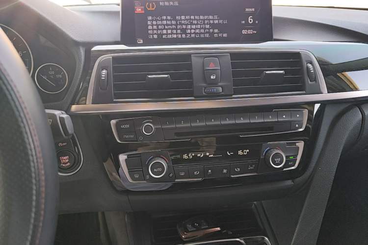 Used BMW 3 Series 2017 320Li Fashion Model Audio And AC Panel