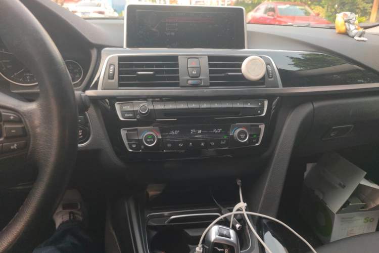 Used BMW 3 Series 2017 318Li Fashion Model Audio And AC Panel