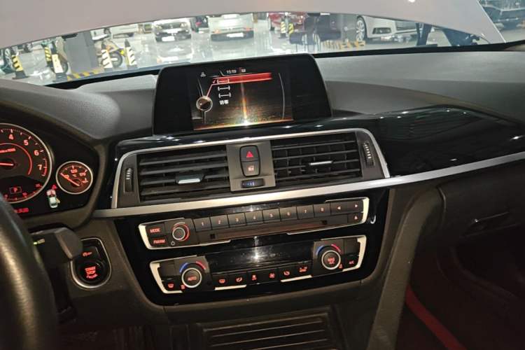 Used BMW 3 Series 2017 320Li M Sport Edition Audio And AC Panel