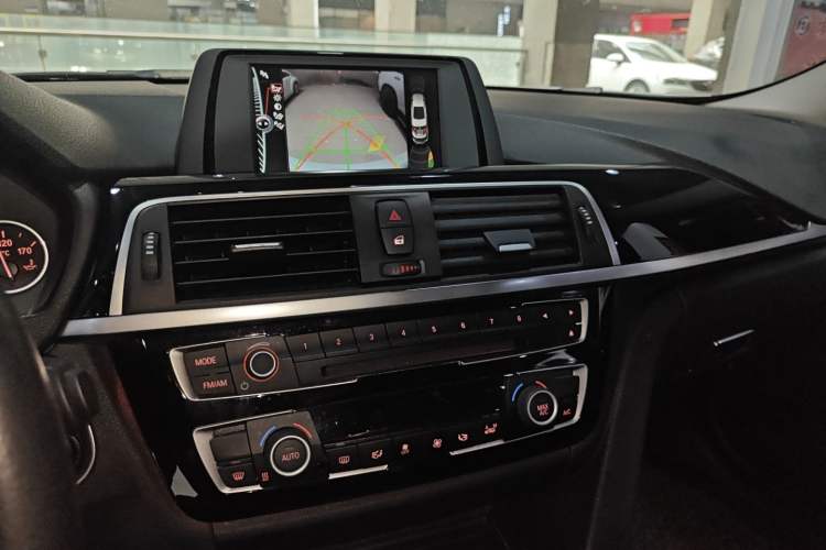 Used BMW 3 Series 2017 320Li Fashion Model Audio And AC Panel