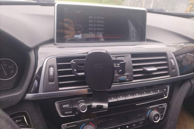 Used BMW 3 Series 2017 318i Fashion Model Audio And AC Panel