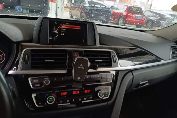 Used BMW 3 Series 2017 320Li Fashion Model Audio And AC Panel