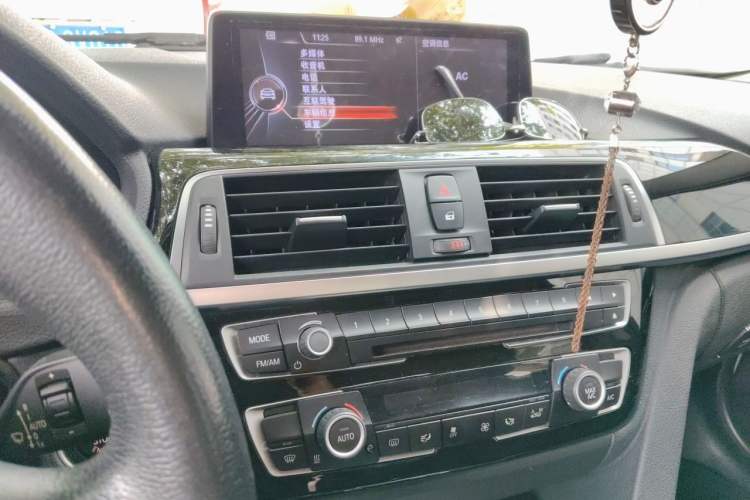 Used BMW 3 Series 2017 320Li Fashion Model Audio And AC Panel