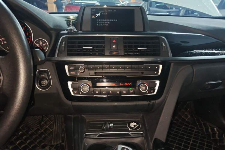 Used BMW 3 Series 2017 320Li Fashion Model Audio And AC Panel