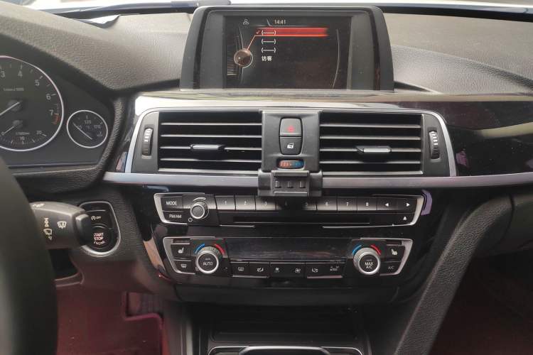 Used BMW 3 Series 2017 320Li Fashion Model Audio And AC Panel