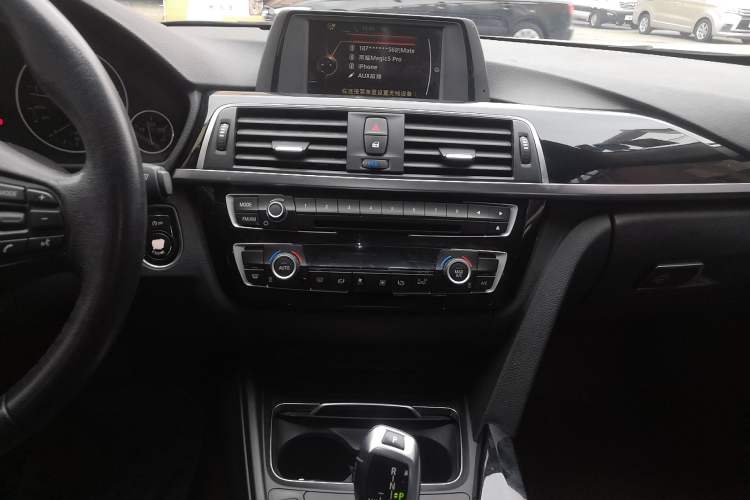 Used BMW 3 Series 2017 320Li Fashion Model Audio And AC Panel