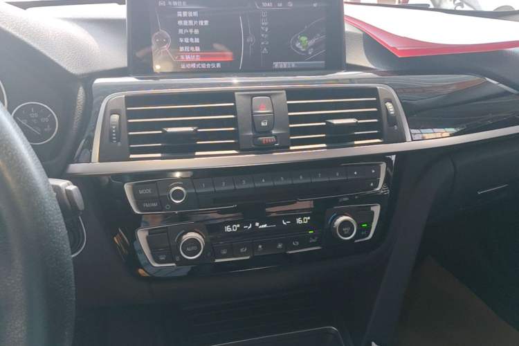Used BMW 3 Series 2017 318i Fashion Model Audio And AC Panel