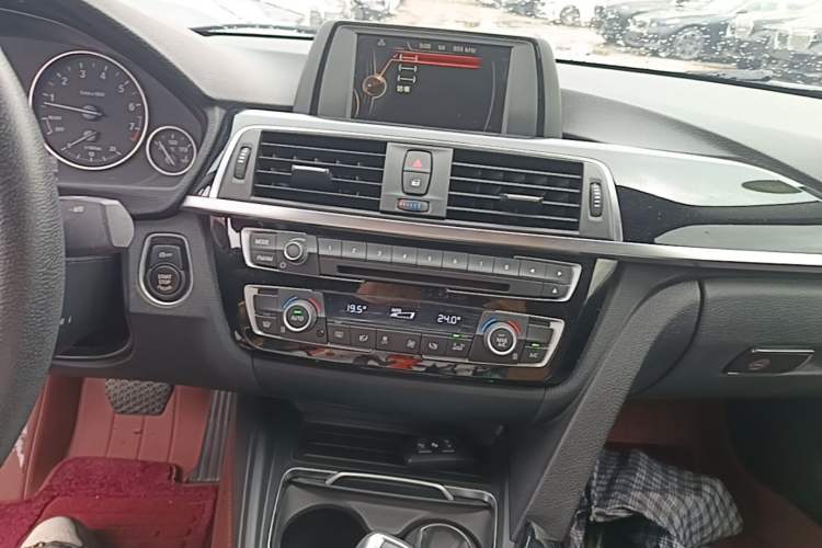 Used BMW 3 Series 2017 320Li Fashion Model Audio And AC Panel
