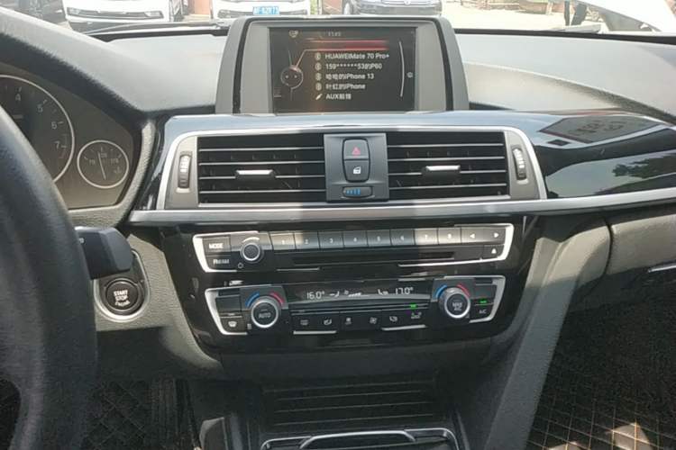 Used BMW 3 Series 2017 318i Fashion Model Audio And AC Panel