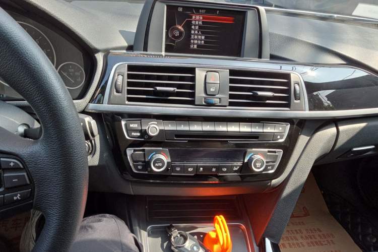 Used BMW 3 Series 2017 318Li Fashion Model Audio And AC Panel
