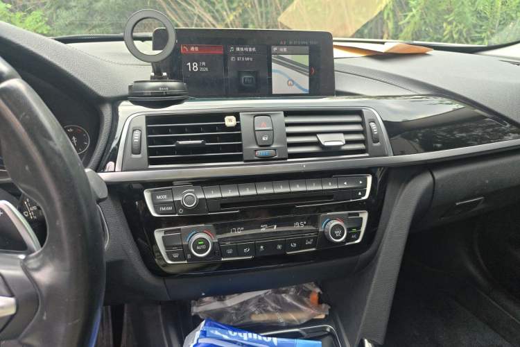 Used BMW 3 Series 2017 320Li M Sport Edition Audio And AC Panel