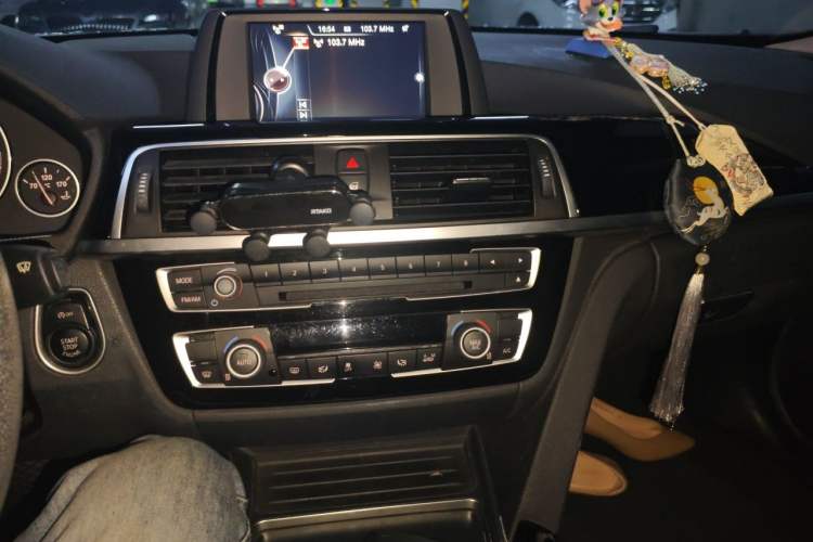 Used BMW 3 Series 2017 320Li Fashion Model Audio And AC Panel