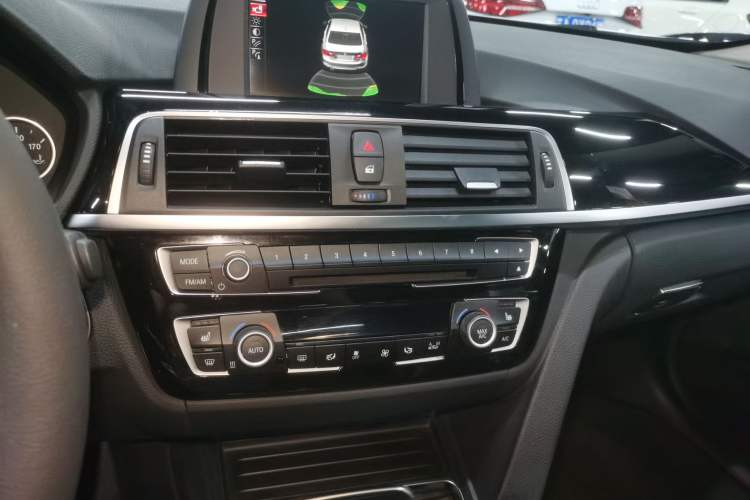 Used BMW 3 Series 2017 320Li Fashion Model Audio And AC Panel