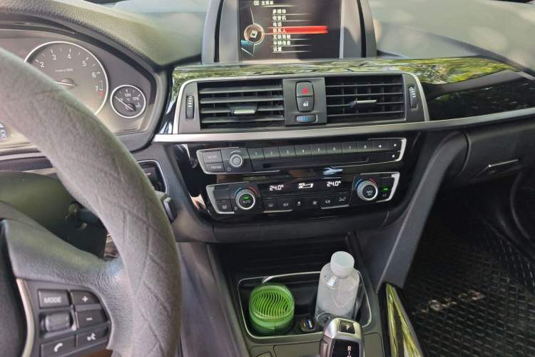 Used BMW 3 Series 2017 320Li Fashion Model Audio And AC Panel