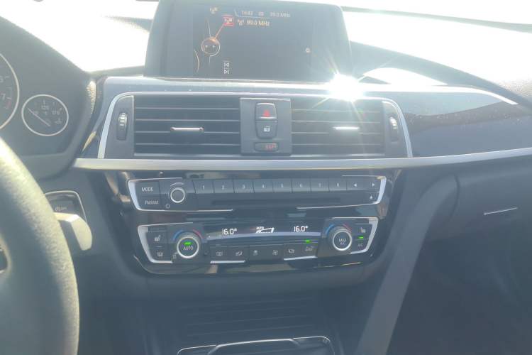 Used BMW 3 Series 2017 320Li Fashion Model Audio And AC Panel