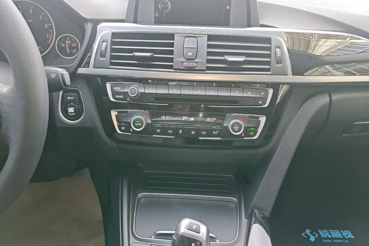 Used BMW 3 Series 2017 320Li Fashion Model Audio And AC Panel