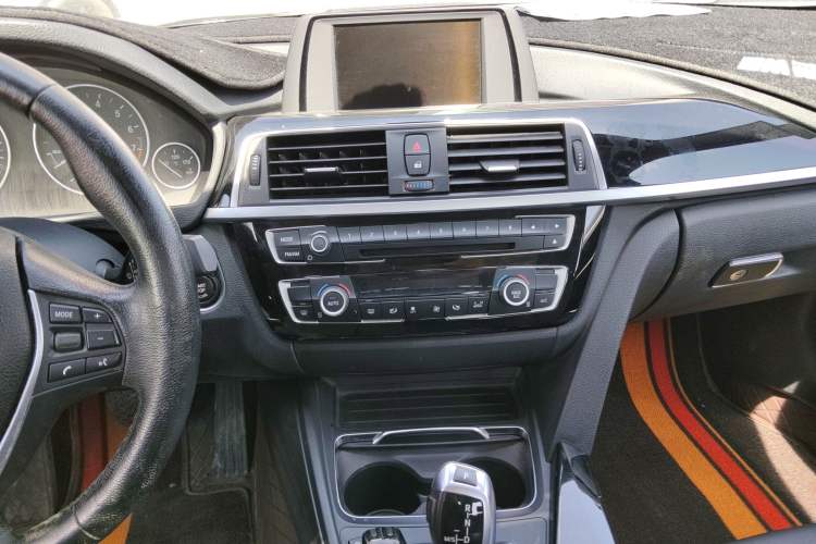 Used BMW 3 Series 2017 320Li Fashion Model Audio And AC Panel