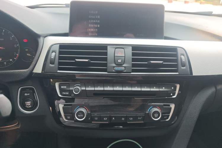 Used BMW 3 Series 2017 320i M Sport Audio And AC Panel