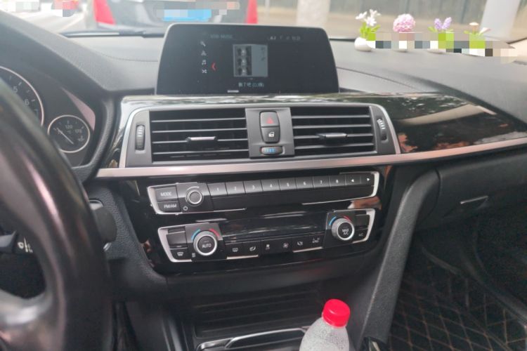Used BMW 3 Series 2017 318i Fashion Model Audio And AC Panel