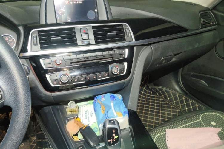 Used BMW 3 Series 2017 320Li Fashion Model Audio And AC Panel