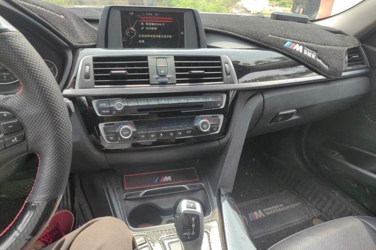 Used BMW 3 Series 2017 318Li Fashion Model Audio And AC Panel