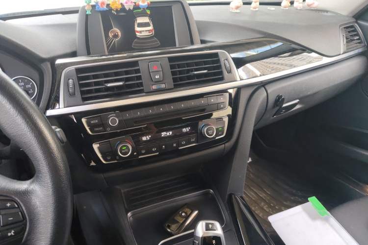Used BMW 3 Series 2017 318Li Fashion Model Audio And AC Panel
