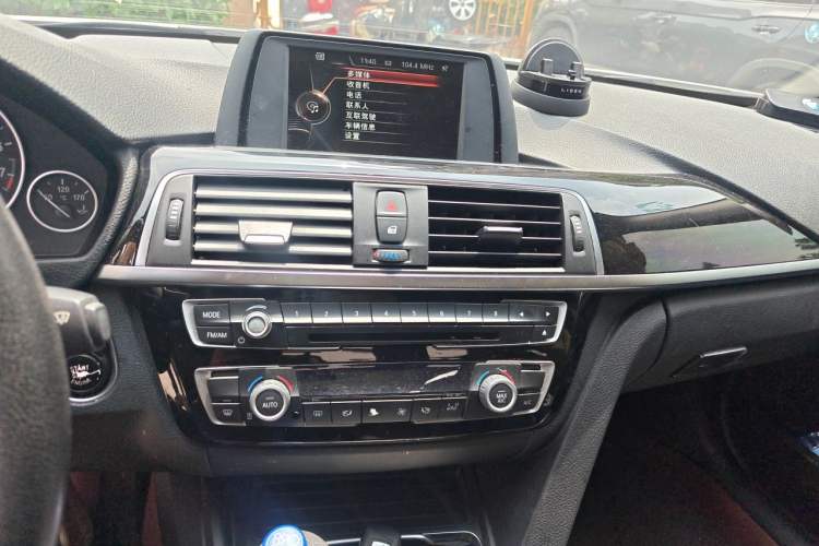 Used BMW 3 Series 2017 318Li Fashion Model Audio And AC Panel