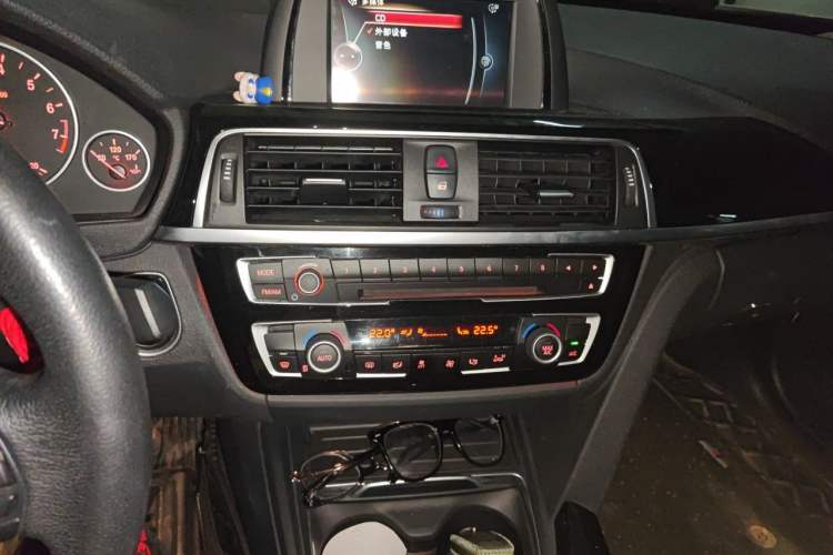 Used BMW 3 Series 2017 320Li Fashion Model Audio And AC Panel