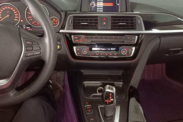 Used BMW 3 Series 2017 320Li Fashion Model Audio And AC Panel