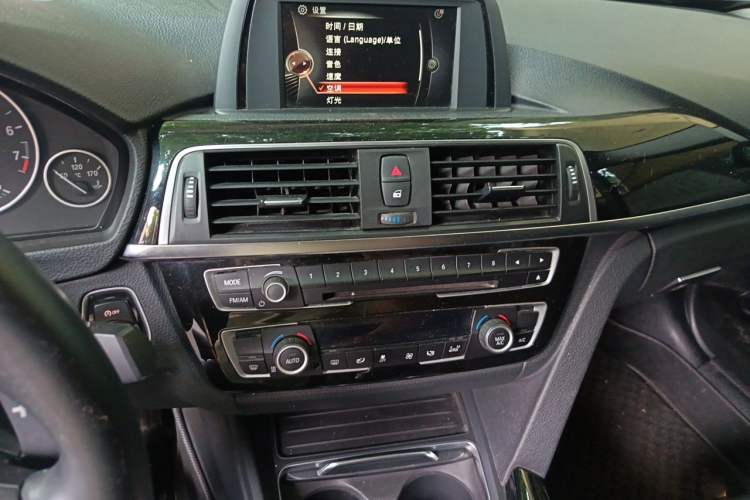 Used BMW 3 Series 2017 320Li Fashion Model Audio And AC Panel