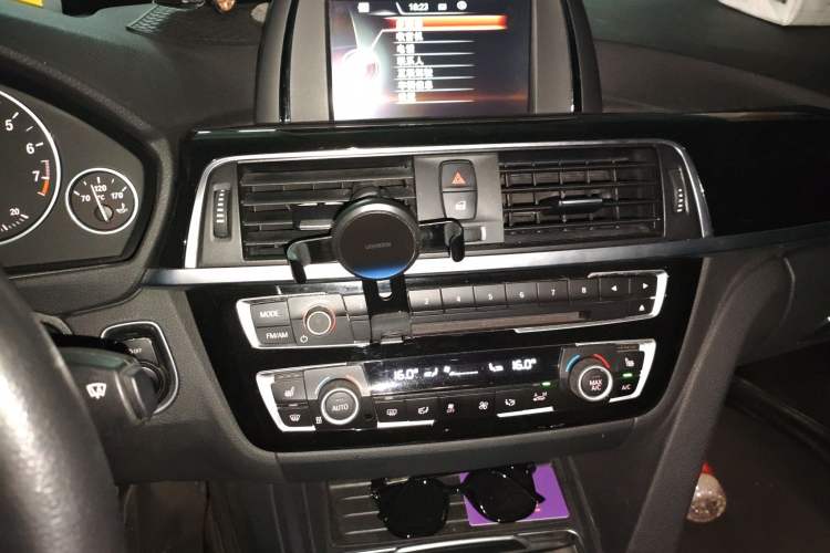Used BMW 3 Series 2017 320Li xDrive Fashion Model Audio And AC Panel