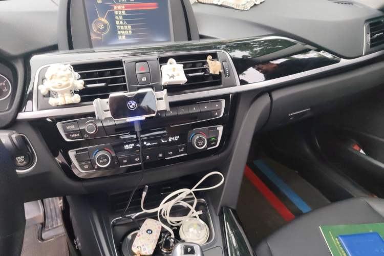 Used BMW 3 Series 2017 318Li Fashion Model Audio And AC Panel