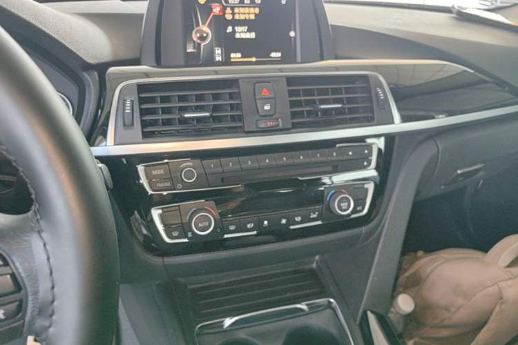 Used BMW 3 Series 2017 320Li Fashion Model Audio And AC Panel