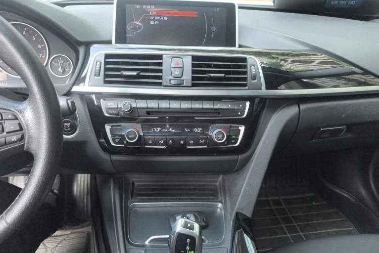 Used BMW 3 Series 2017 320Li Fashion Model Audio And AC Panel