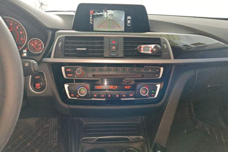 Used BMW 3 Series 2017 320Li M Sport Edition Audio And AC Panel