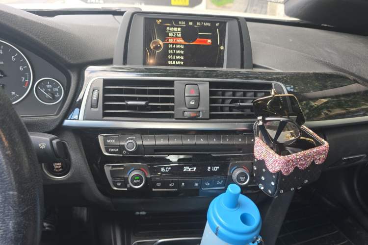 Used BMW 3 Series 2017 318Li Fashion Model Audio And AC Panel