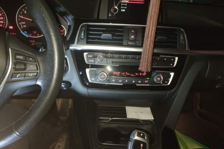 Used BMW 3 Series 2017 320Li Fashion Model Audio And AC Panel