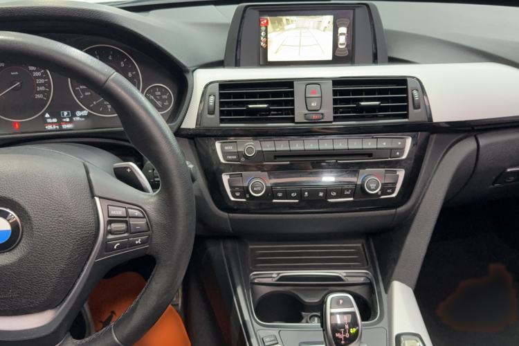 Used BMW 3 Series 2017 320i M Sport Audio And AC Panel