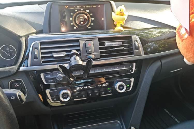 Used BMW 3 Series 2017 320Li Fashion Model Audio And AC Panel