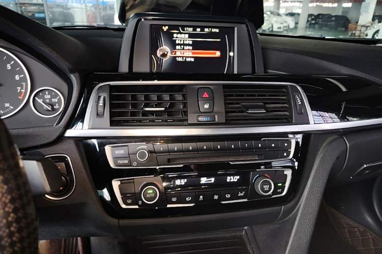 Used BMW 3 Series 2017 320Li Fashion Model Audio And AC Panel