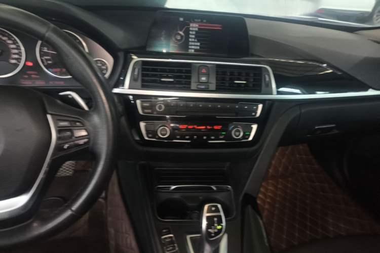 Used BMW 3 Series 2017 320Li M Sport Edition Audio And AC Panel