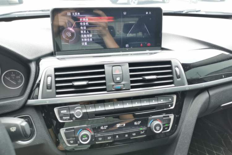 Used BMW 3 Series 2017 318Li Fashion Model Audio And AC Panel