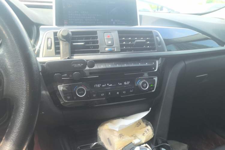 Used BMW 3 Series 2017 318Li Fashion Model Audio And AC Panel