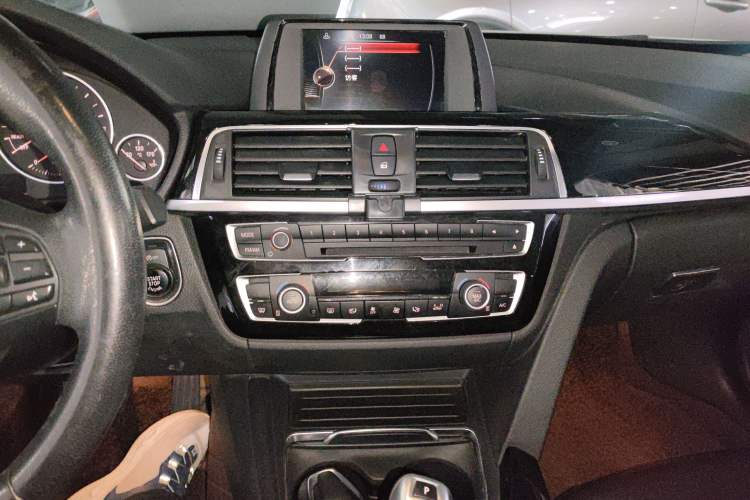 Used BMW 3 Series 2017 320Li Fashion Model Audio And AC Panel
