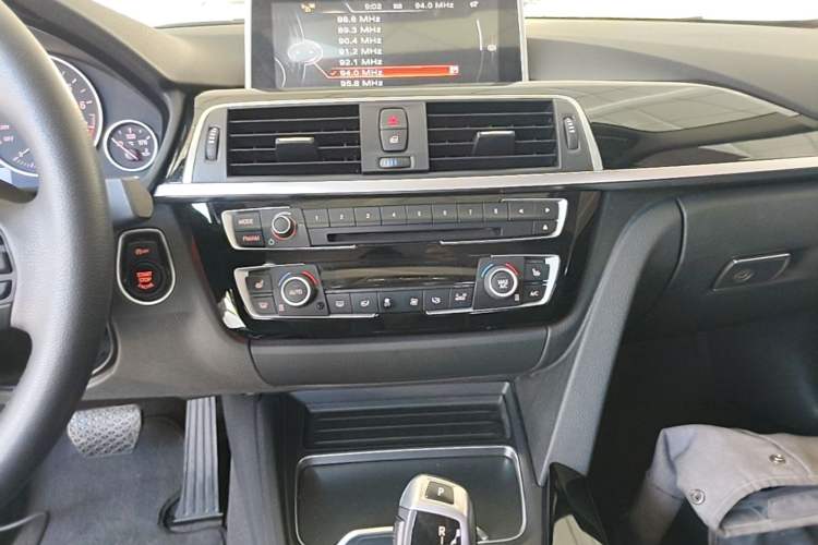 Used BMW 3 Series 2017 320Li xDrive Fashion Model Audio And AC Panel