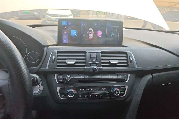 Used BMW 3 Series 2017 318Li Fashion Model Audio And AC Panel