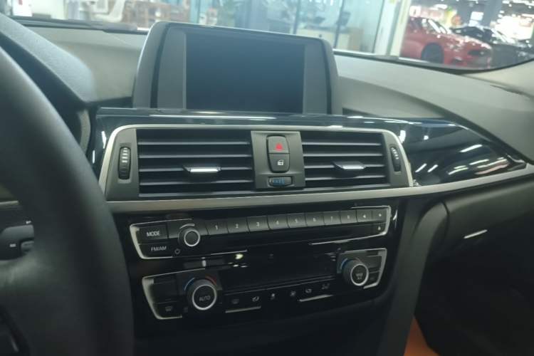 Used BMW 3 Series 2017 320Li Fashion Model Audio And AC Panel