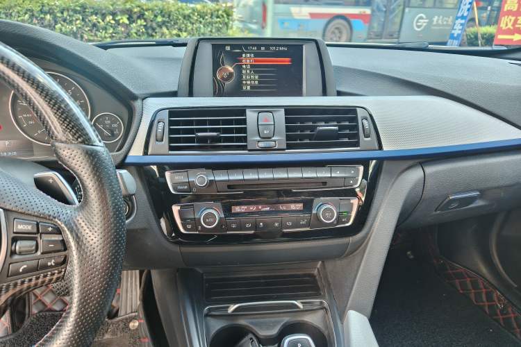 Used BMW 3 Series 2017 320i M Sport Audio And AC Panel